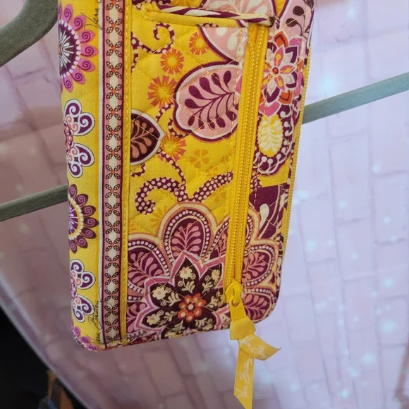 VERA BRADLEY - Picture 6 of 8